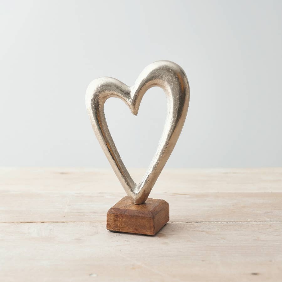 SILVER METAL HEART ON BASE - SMALL